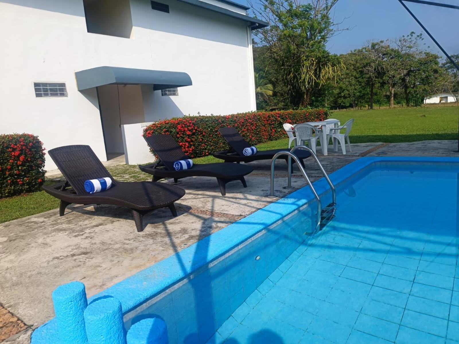 Hotel Los Leones Palenque Exteriör bild